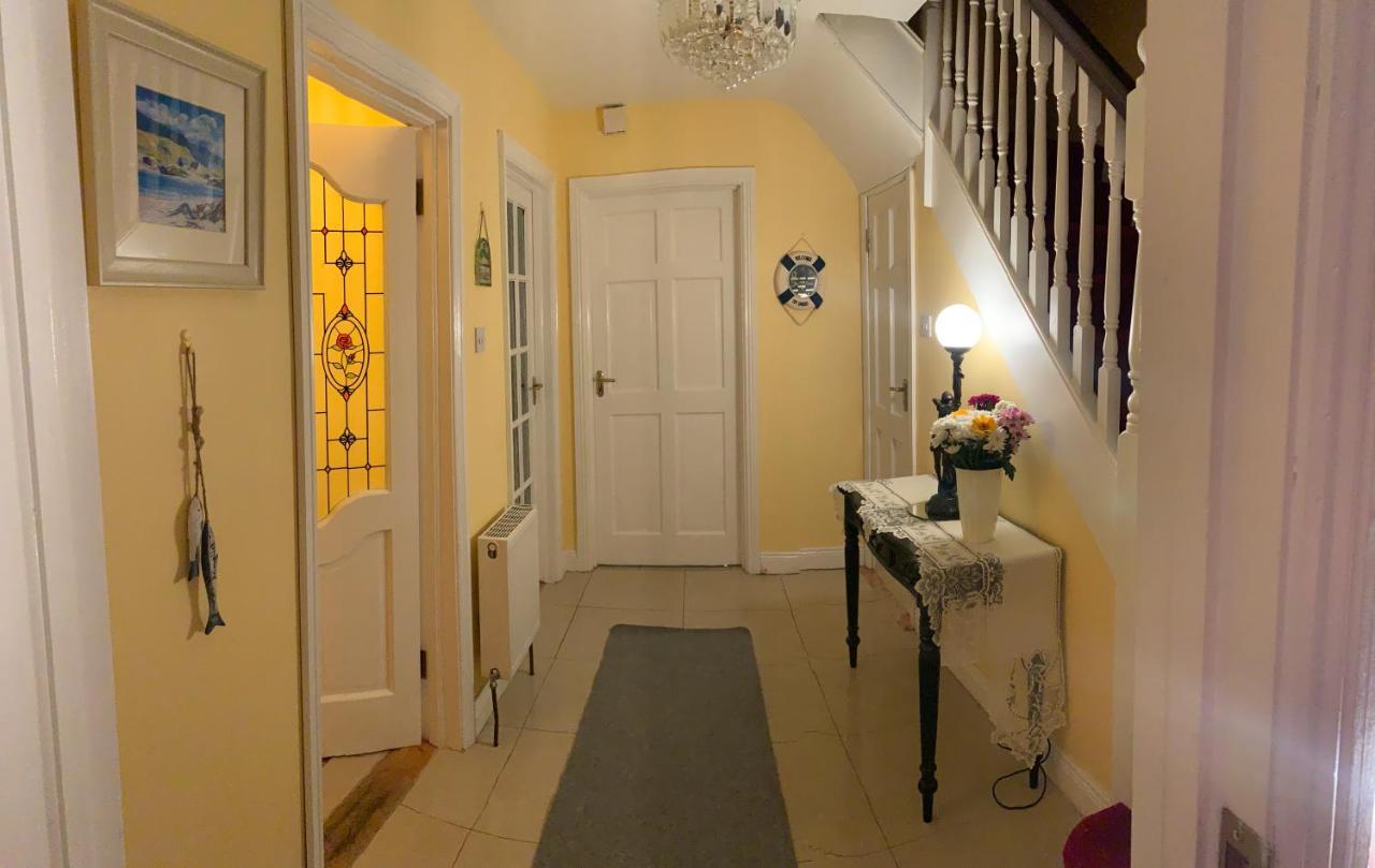 Seascape On The Edge Of Town: 4 Beds All Ensuite. 벨물릿 외부 사진