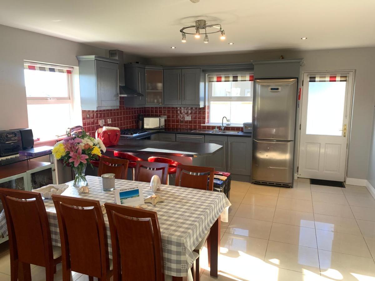 Seascape On The Edge Of Town: 4 Beds All Ensuite. 벨물릿 외부 사진