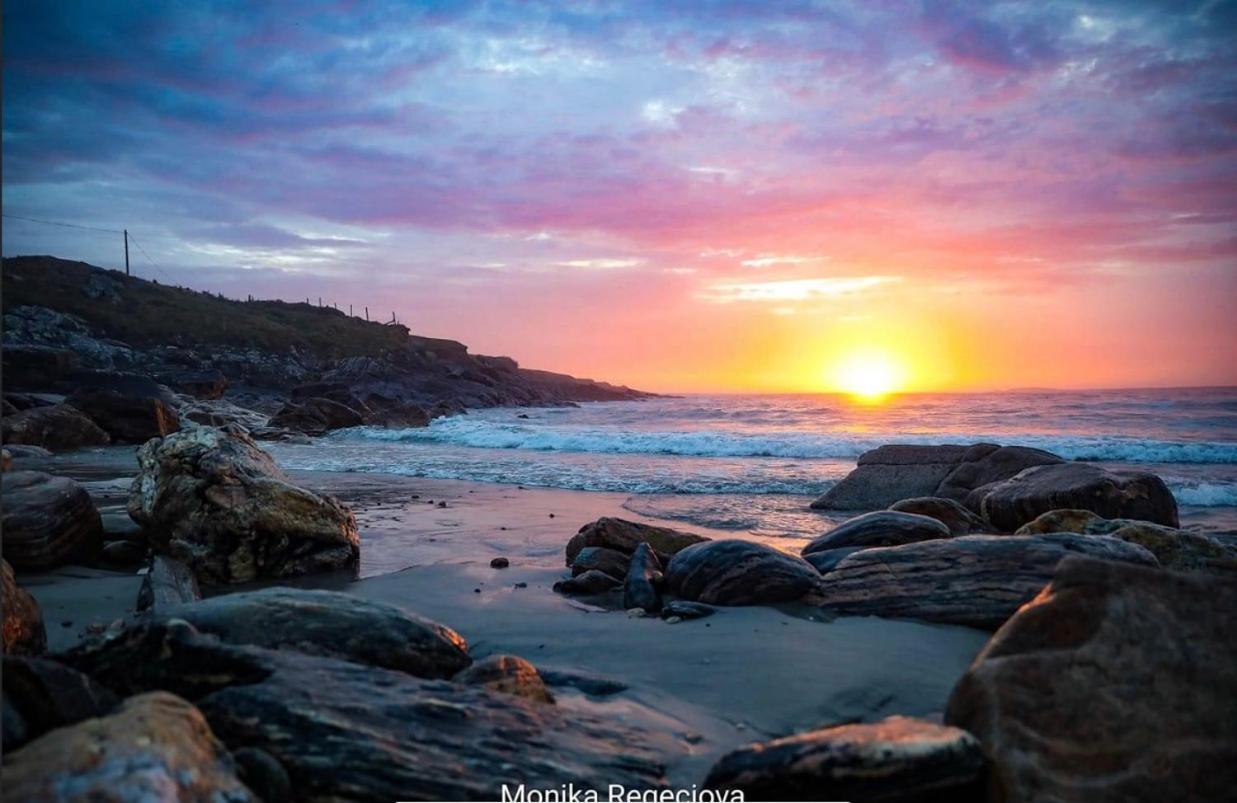 Seascape On The Edge Of Town: 4 Beds All Ensuite. 벨물릿 외부 사진