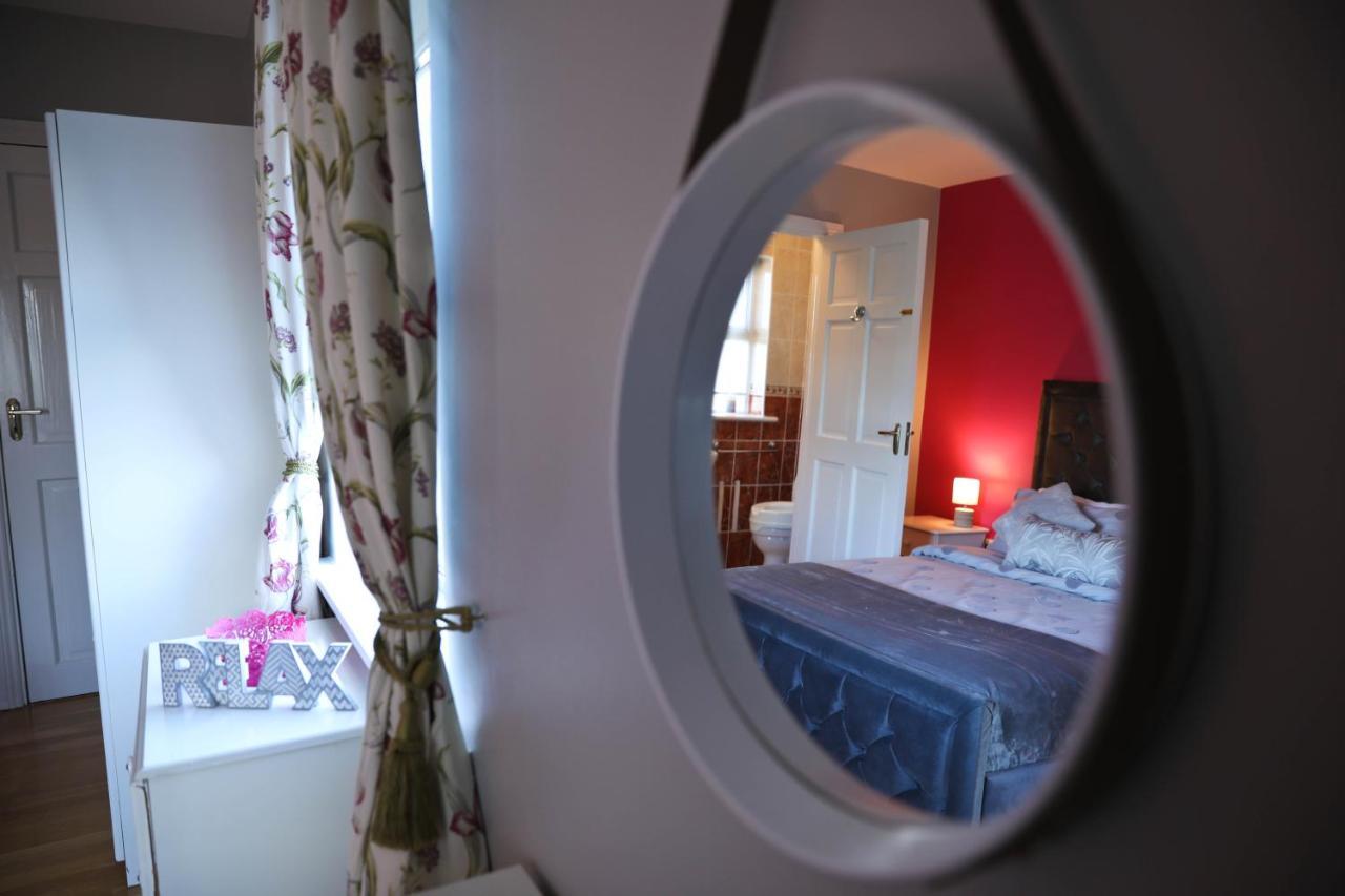 Seascape On The Edge Of Town: 4 Beds All Ensuite. 벨물릿 외부 사진